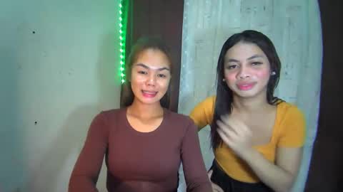 Snapshot of hottiescummerx chatting on December 10, 6:33 am N I C A online show from December 10, 6:33 am