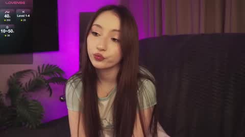 hottpeachh online show from December 1, 1:27 pm