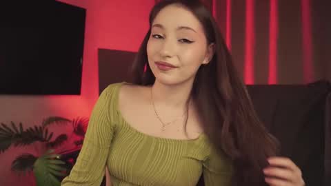 hottpeachh online show from December 16, 5:40 pm