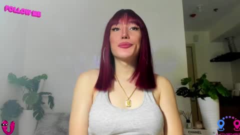 Snapshot of hottycrishinaxx chatting on February 12, 7:02 am crishinahotty online show from February 12, 7:02 am