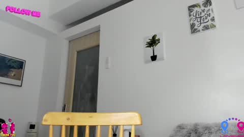 Snapshot of hottycrishinaxx chatting on March 3, 9:00 am crishinahotty online show from March 3, 9:00 am