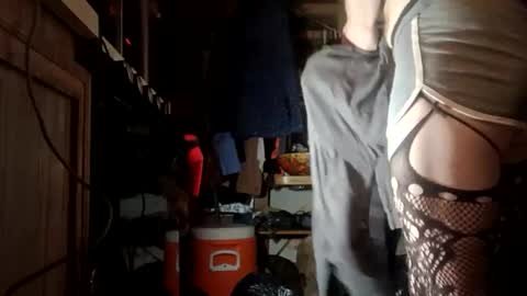 Snapshot of houndmefromhell chatting on January 31, 12:18 pm houndmefromhell online show from January 31, 12:18 pm