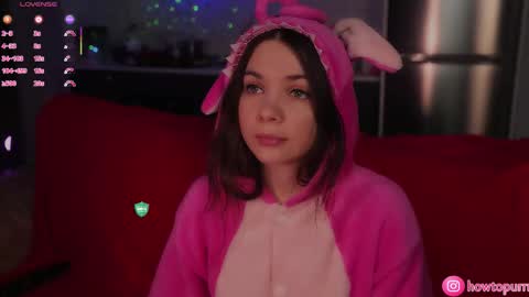 Mia online show from December 16, 5:07 pm