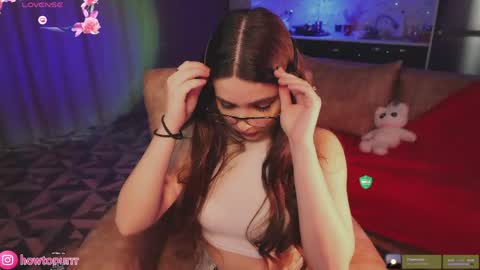 Mia online show from April 15, 5:42 pm