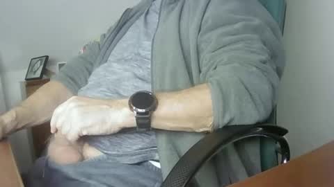 Snapshot of hpeter111 chatting on December 15, 6:59 pm Peter online show from December 15, 6:59 pm