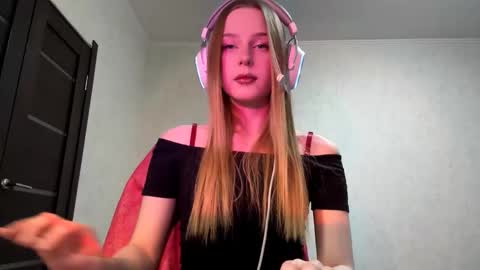 Snapshot of hrxxccvex chatting on March 19, 12:42 pm Hikki online show from March 19, 12:42 pm