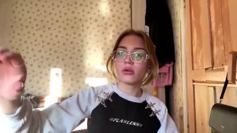 Snapshot of hsiuscherich chatting on November 17, 8:09 am hsiuscherich online show from November 17, 8:09 am