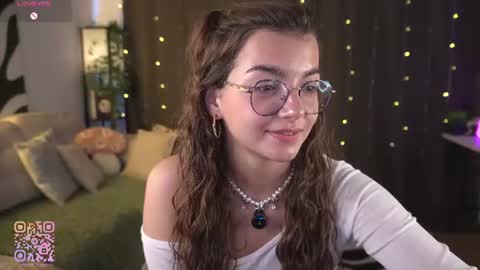 Snapshot of huba_booba chatting on July 19, 10:19 am Diane online show from July 19, 10:19 am