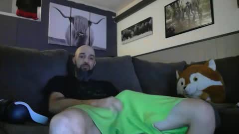 huckthefinn online show from March 29, 7:41 am