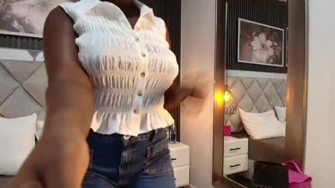 Snapshot of huddah_cam chatting on September 17, 11:12 am huddah online show from September 17, 11:12 am