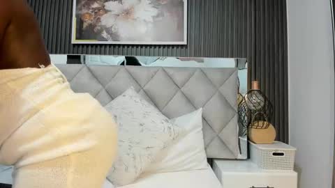 Snapshot of huddah_cam chatting on October 28, 11:14 am huddah online show from October 28, 11:14 am