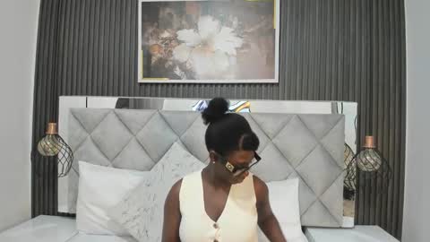 Snapshot of huddah_cam chatting on October 29, 11:23 am huddah online show from October 29, 11:23 am