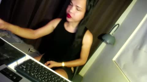 Snapshot of hugcock69_precious chatting on January 4, 7:55 am Precious online show from January 4, 7:55 am