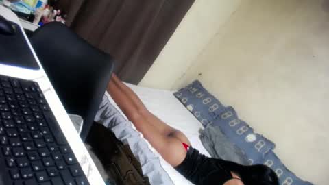 Snapshot of hugcock69_precious chatting on February 13, 3:24 pm Precious online show from February 13, 3:24 pm