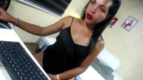 Snapshot of hugcock69_precious chatting on March 11, 12:39 pm Precious online show from March 11, 12:39 pm