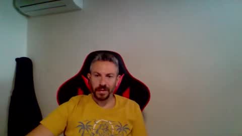 Snapshot of huge__cumshot chatting on September 18, 8:05 am huge__cumshot online show from September 18, 8:05 am