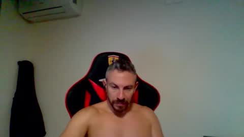 Snapshot of huge__cumshot chatting on October 9, 5:33 pm huge__cumshot online show from October 9, 5:33 pm