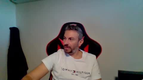 Snapshot of huge__cumshot chatting on October 15, 7:41 am huge__cumshot online show from October 15, 7:41 am