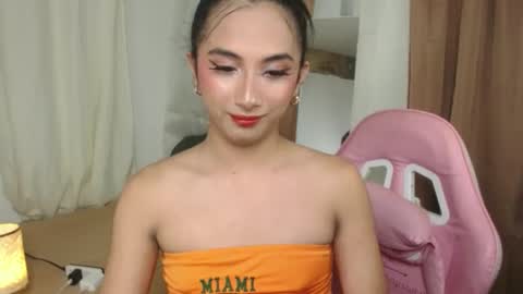 Snapshot of hugeasiancockandrea chatting on February 14, 7:54 pm drea  online show from February 14, 7:54 pm
