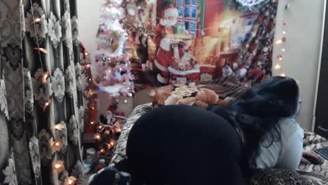 Snapshot of hugeassdevil chatting on December 22, 2:39 am hugeassdevil online show from December 22, 2:39 am