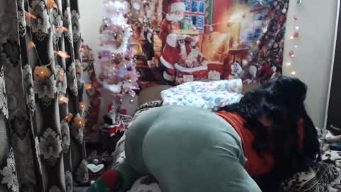 Snapshot of hugeassdevil chatting on December 30, 12:32 am hugeassdevil online show from December 30, 12:32 am
