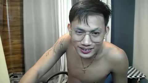 hugecockjames09 online show from October 26, 8:53 am