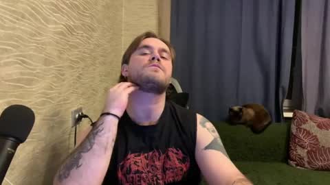 Snapshot of hugo__brad chatting on April 24, 9:39 pm Hugo online show from April 24, 9:39 pm