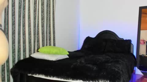 Snapshot of hugo_cooper chatting on October 19, 7:42 am HUGO online show from October 19, 7:42 am