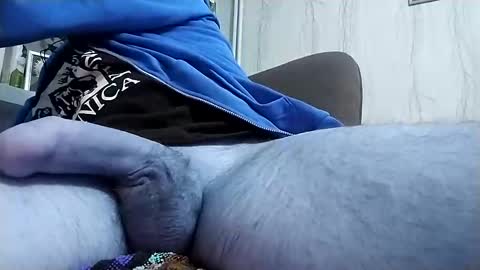 Snapshot of hugo_hug chatting on March 9, 12:00 am David online show from March 9, 12:00 am