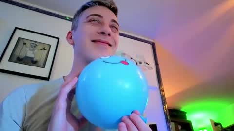 Hugo online show from January 8, 9:17 pm