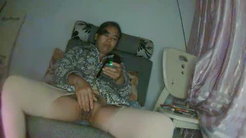 hujiajia520321431 online show from October 27, 9:08 pm