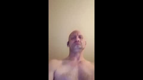 hummelrobert757 online show from May 13, 4:10 am