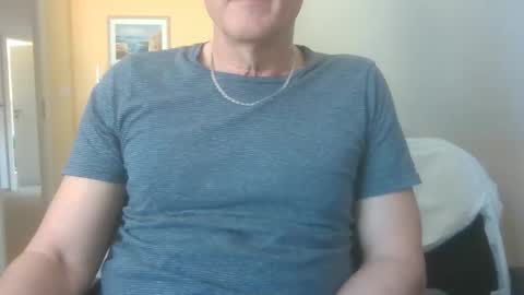 Snapshot of hundeleine chatting on April 21, 7:14 am hundeleine online show from April 21, 7:14 am