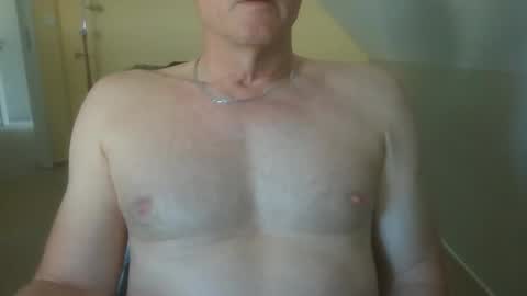 Snapshot of hundeleine chatting on May 4, 6:42 am hundeleine online show from May 4, 6:42 am