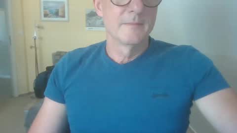 Snapshot of hundeleine chatting on June 2, 7:43 am hundeleine online show from June 2, 7:43 am