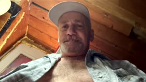 Snapshot of hung34u chatting on June 7, 2:43 pm hung34u online show from June 7, 2:43 pm