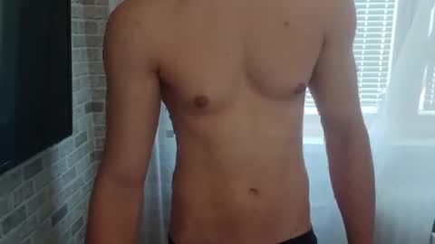 hungandstrong00 online show from June 8, 10:15 am