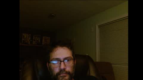 Snapshot of hunglonelyguy chatting on October 27, 12:36 am LonelyGuy online show from October 27, 12:36 am