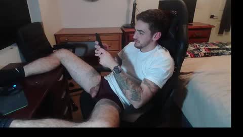 Snapshot of hungmtnman2256 chatting on February 25, 5:06 am hungmtnman2256 online show from February 25, 5:06 am