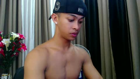hunk_edward online show from June 30, 11:33 am