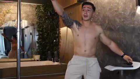 hunk_ryan online show from November 20, 12:27 pm