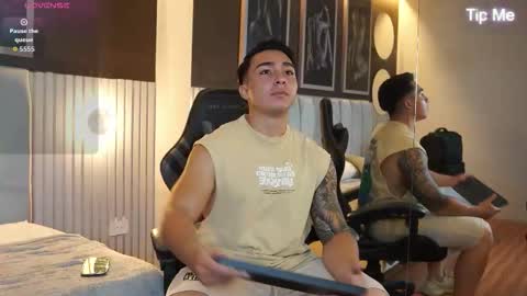 hunk_ryan online show from January 5, 5:27 pm