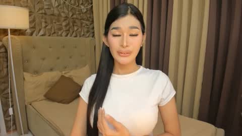 hunkhomerontop online show from October 26, 7:25 am