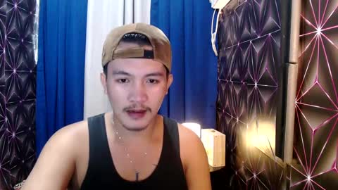 hunkylloyd online show from December 17, 4:34 am