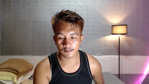 Snapshot of hunkylloyd chatting on June 4, 9:15 am hunkylloyd online show from June 4, 9:15 am