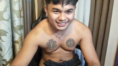 Snapshot of hunkyzeus chatting on May 26, 4:36 pm hunkyzeus online show from May 26, 4:36 pm