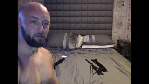 Snapshot of hunterandesme chatting on January 10, 6:31 am HunterandEsme online show from January 10, 6:31 am