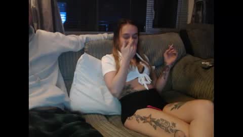 Snapshot of hunterandesme chatting on January 19, 7:58 pm HunterandEsme online show from January 19, 7:58 pm