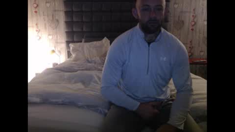 Snapshot of hunterandesme chatting on January 22, 7:03 am HunterandEsme online show from January 22, 7:03 am