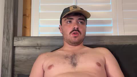 Snapshot of hunterbentleyy chatting on October 3, 10:18 pm Hunter online show from October 3, 10:18 pm